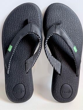 Sanuk Black Flip-Flop Sandals Black NWOT